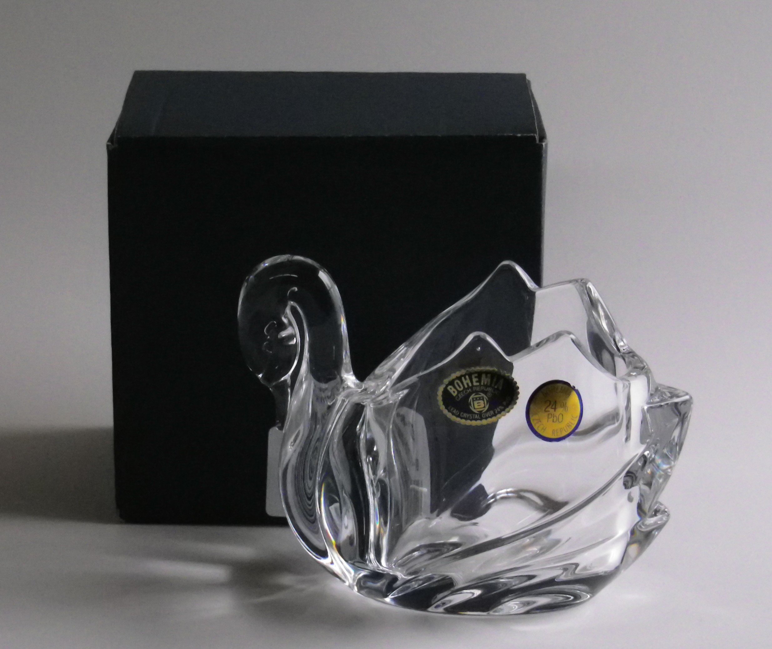 Amazon.co.jp: ボヘミアングラス スワン 小物入れ : ホーム＆キッチン